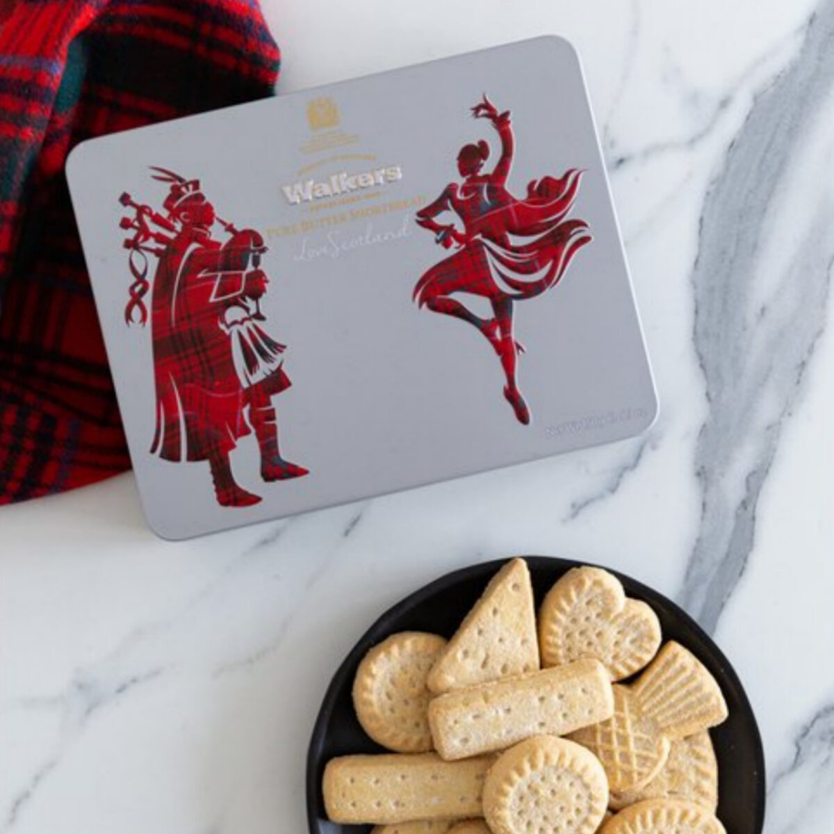 Walkers Shortbread Piper and Highland Dancer Icon Tin featuring buttery Scottish shortbread and traditional Scottish imagery