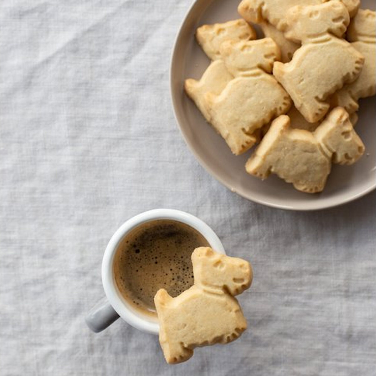 Walkers Shortbread Wee Meg Scottie Dog Keepsake Tin featuring buttery Scottish shortbread and a charming Scottie dog design