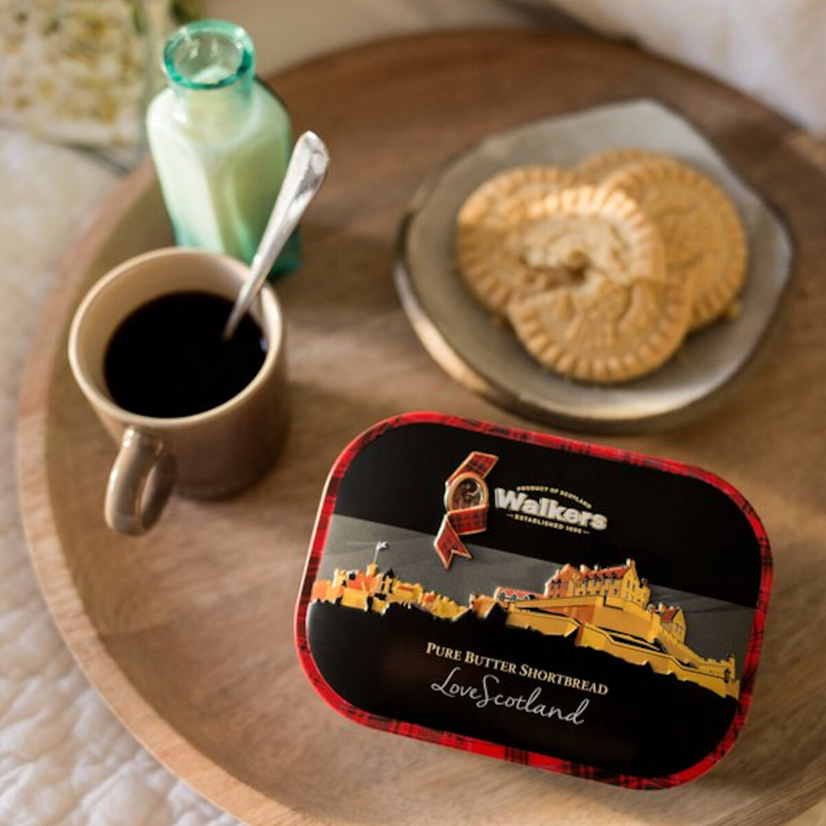 Walkers Shortbread Edinburgh Castle Keepsake Tin featuring buttery Scottish shortbread and the iconic Edinburgh Castle