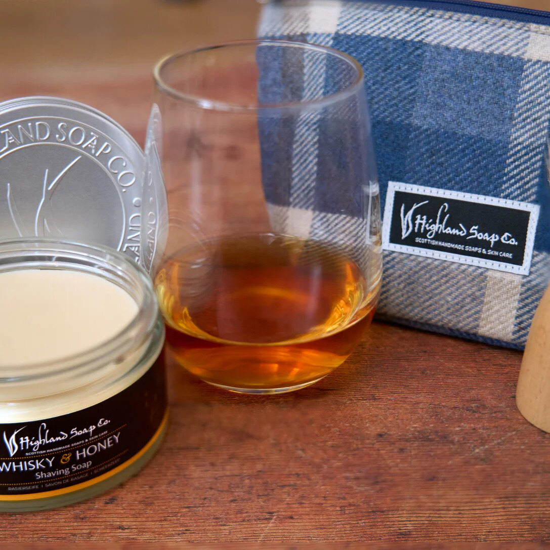 The Highland Soap Company Whisky & Honey Wash Bag and Shaving Set – Luxury Grooming Gift - Image 3